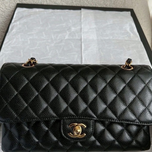 Chanel Medium - Picture 1 of 4